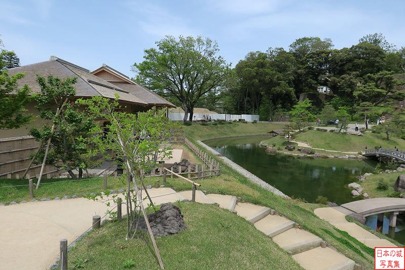 金沢城 玉泉院丸庭園 京都の庭師剣左衛門を招き、寛永11年(1634)に前田利常によって建設が始められた。その後、江戸時代を通じて拡張・改変が行われた。