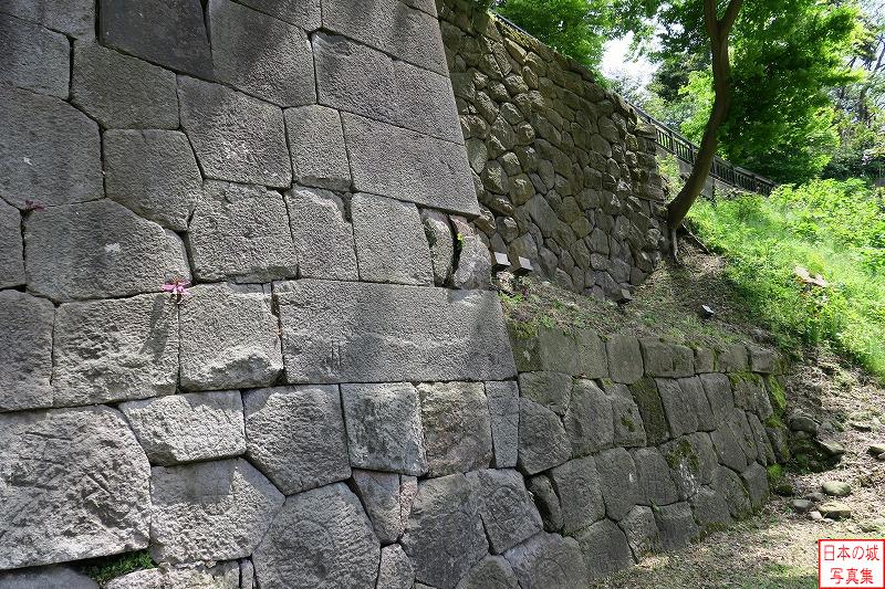 金沢城 玉泉院丸庭園石垣群 様々な石材・積み方の石垣が幾重にも折り重なる姿は壮観かつ美しい