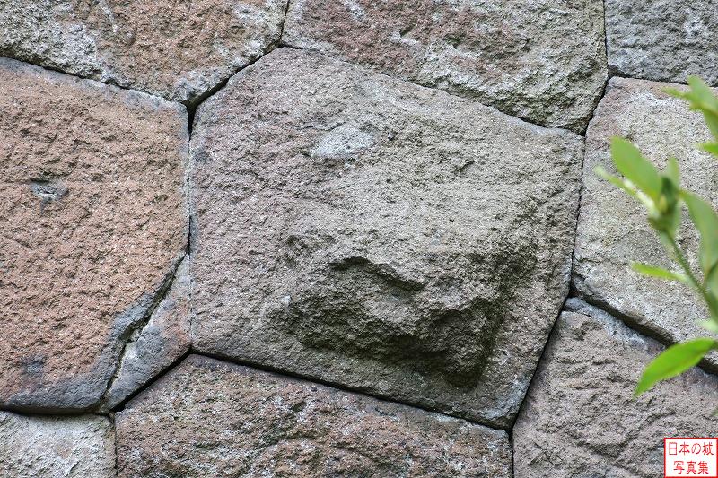 金沢城 色紙短冊積石垣 表面が加工されていない石