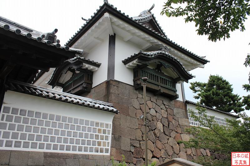 金沢城 石川門 石川門右手のようす。櫓門の横面が見える。