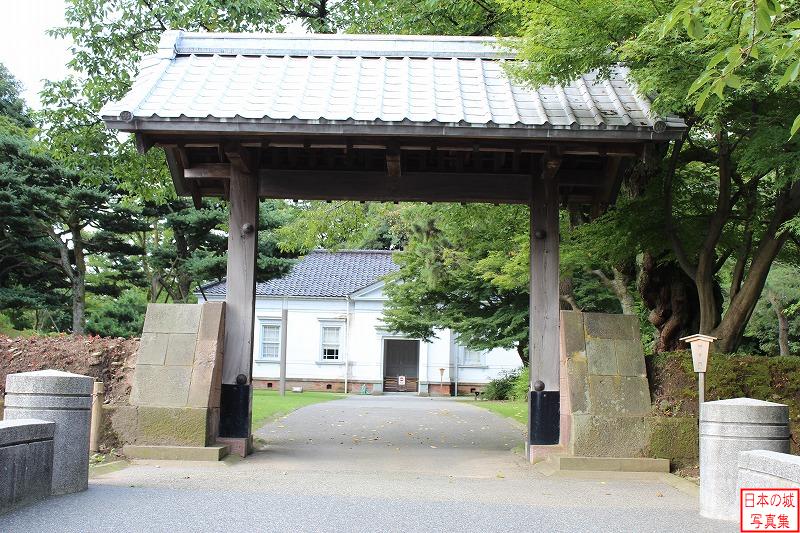 金沢城 切手門 切手門。二の丸最西部にある現存の門。切手門をはいると数寄屋敷である。