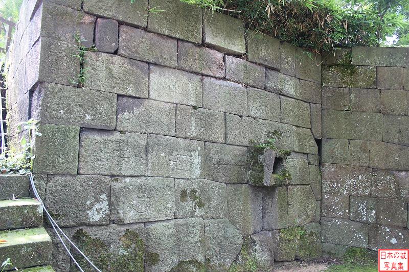 金沢城 数寄屋敷石垣 石垣に排水溝が設けられている