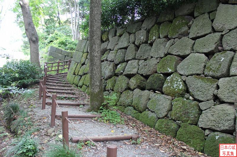 金沢城 申酉櫓下付近の石垣 城の中核へ向かう道。