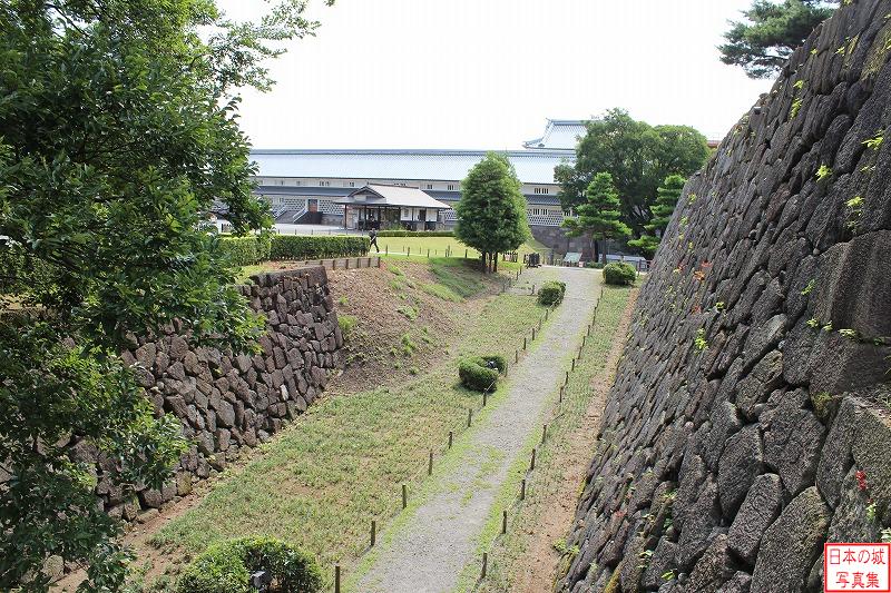 金沢城 二の丸 極楽橋上から見る空堀