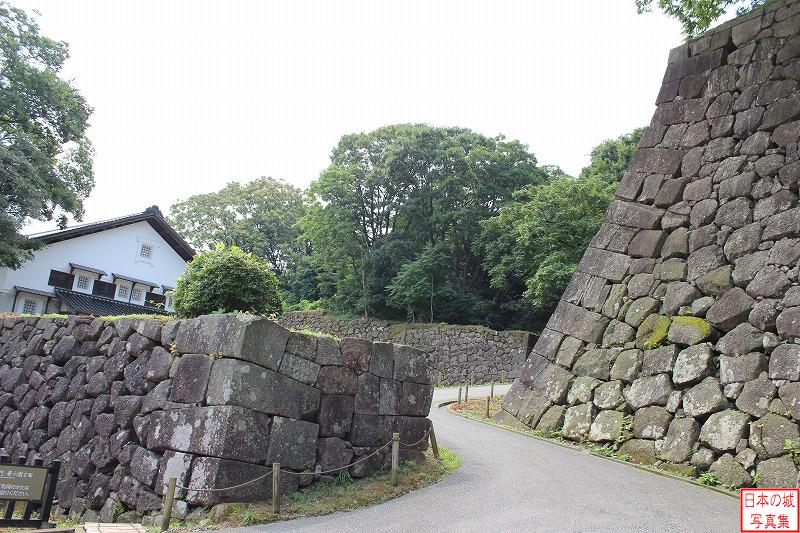 金沢城 鶴の丸 三の丸から鶴の丸へ至る道沿いの石垣