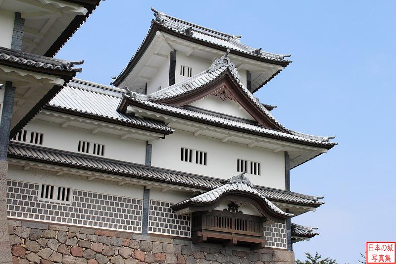 金沢城 菱櫓 菱櫓は三層の物見櫓。大手門・河北門・石川門を一望できるように菱形をしているので、菱櫓と呼ばれる。隅の角度は100度と広がっている。