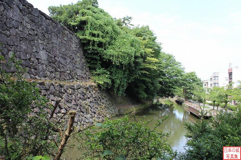 金沢城 大手門口跡(尾坂門) 大手門口付近の水堀と石垣