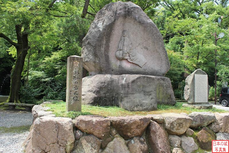 金沢城 移築城門（尾山神社裏門） お松の方像。前田利家の正室。