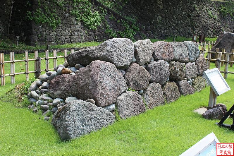 金沢城 いもり堀跡 粗加工石積み（打ち込みハギ）の展示