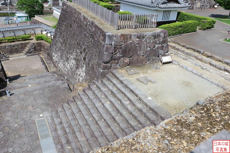 甲府城 銅門跡 銅門跡を見下ろす。左には内松蔭門が見える。