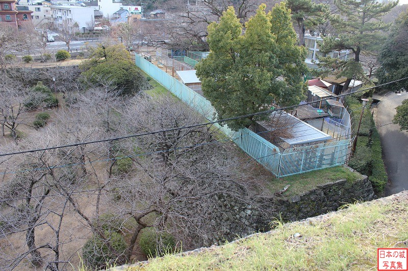 和歌山城 南の丸 南の丸と岡口門付近を区切る石垣を見下ろす