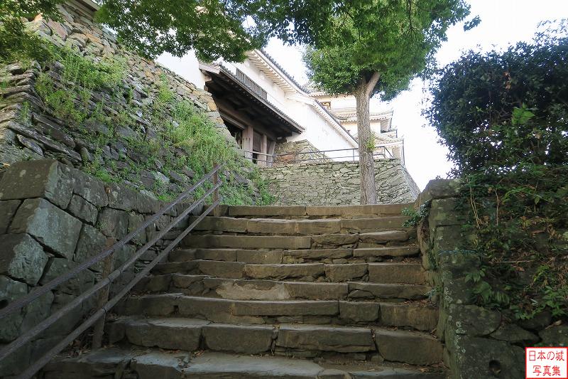和歌山城 新裏坂 階段を登ると曲輪に出る