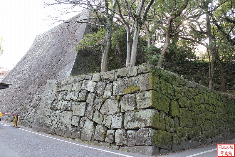 和歌山城 不明門跡 不明門跡の高石垣内側を見る