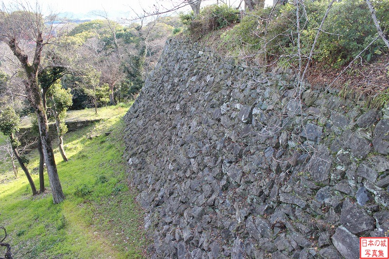 和歌山城 一の門跡 天守付近から一の門跡下を見下ろす