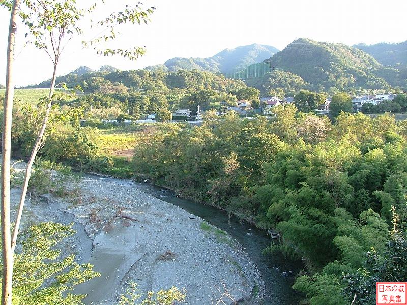 平井城 平井城 本丸から鮎川を見下ろす