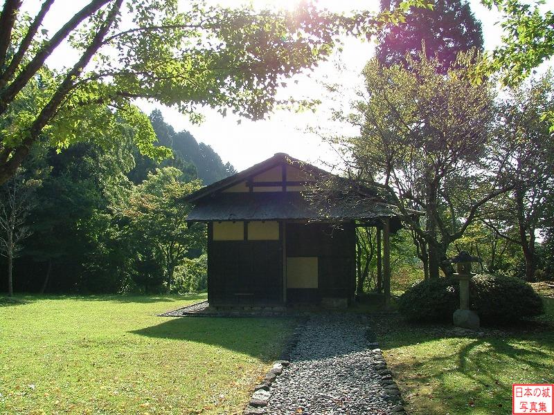 岩村城 登城路 下田歌子勉学所。下田歌子は日本の女子教育の第一人者であった