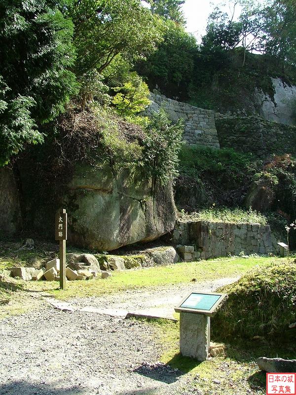 Naeki Castle The ruins of big gate