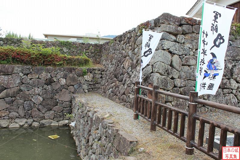 竹中陣屋 石垣・水濠 櫓門を南隣の石垣と水濠