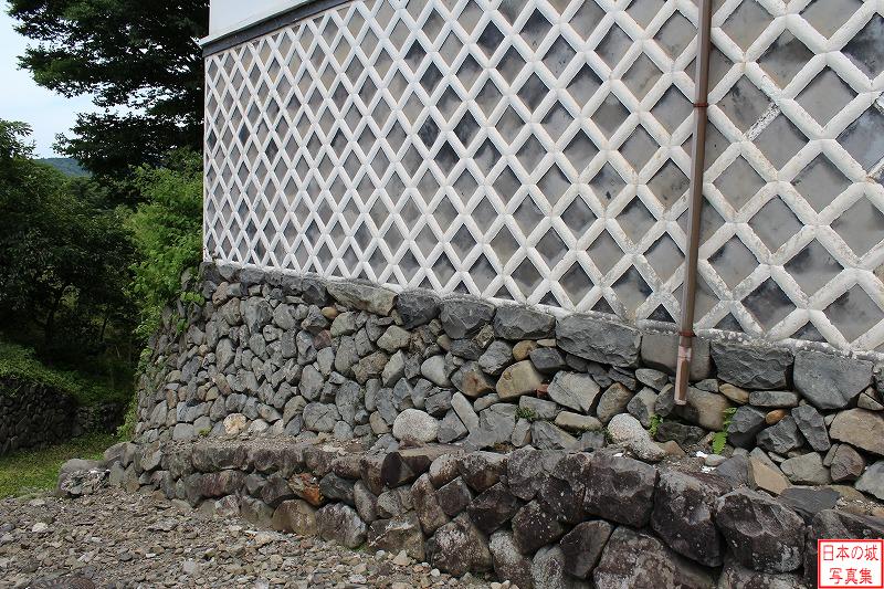 多羅城 東高木家土蔵 土蔵を支える石垣