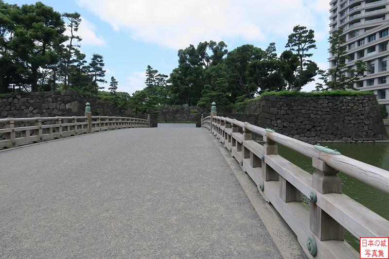 江戸城 和田倉橋 和田倉橋を進むと和田倉門に至る。西の丸下の北側虎口に該当する。