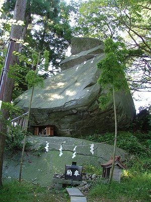 盛岡城 桜山神社と烏帽子岩