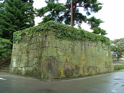会津若松城 西出丸の北側の虎口の石垣