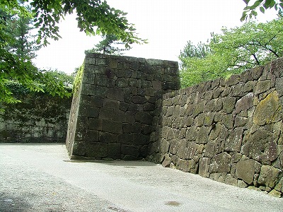 会津若松城 二の丸方面からの帯曲輪入口の石垣