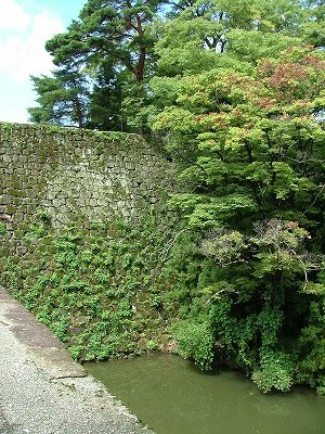 会津若松城 廊下橋から見る本丸石垣