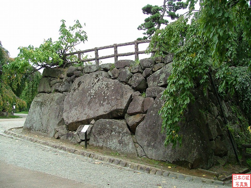 弘前城 下乗橋 本丸入口付近の石垣