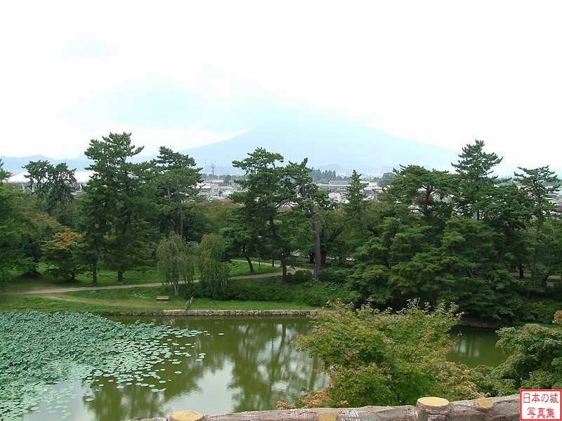 弘前城 本丸 本丸西側にある蓮池