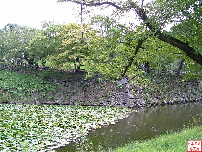 弘前城 北の郭 北の郭から見る本丸石垣