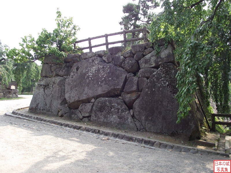 弘前城 下乗橋 亀石