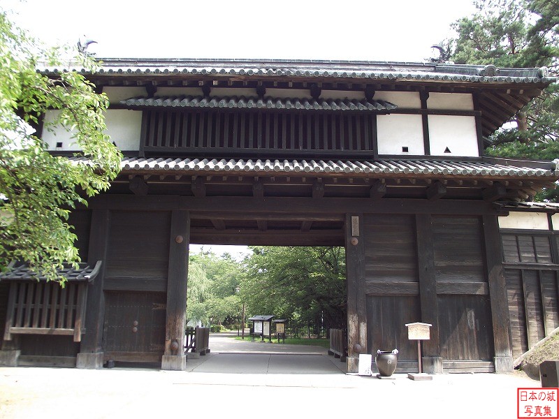 弘前城 追手門 三の丸 追手門(重要文化財)。1611年に建築された。