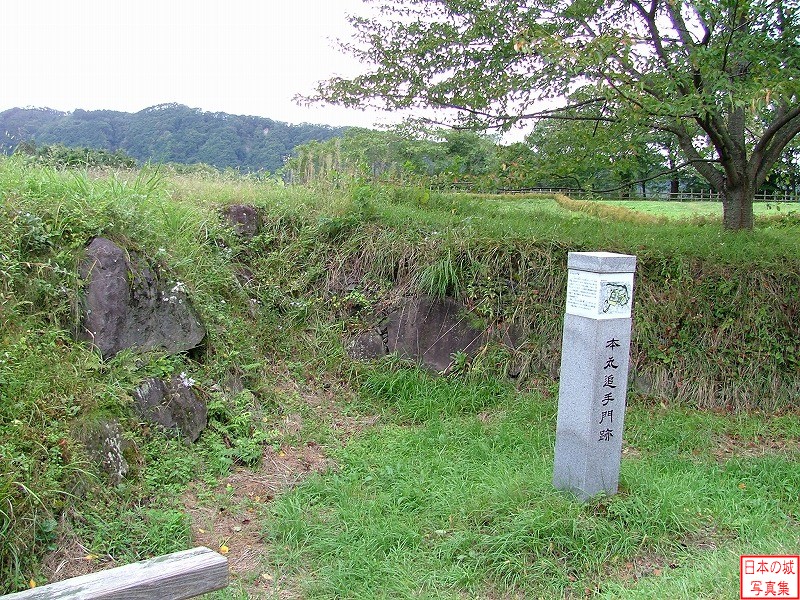 Kunohe Castle The ruins of main gate (Main enclosure)