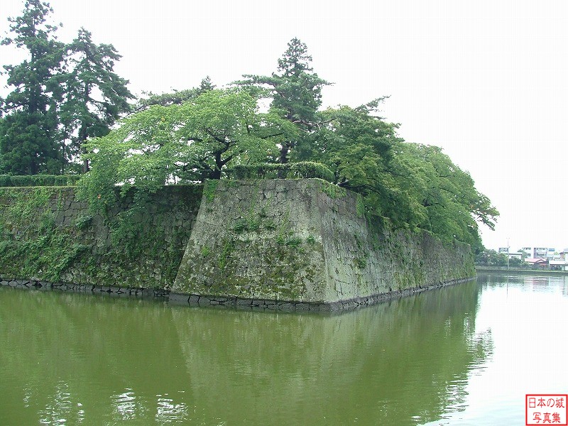 会津若松城 西出丸 西出丸の北西隅石垣。かつては二重櫓があった。