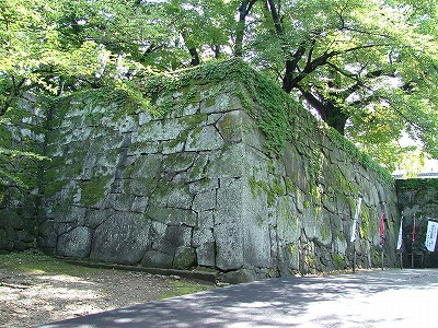 会津若松城 大手門 北の丸方面椿坂からの帯曲輪入口の石垣