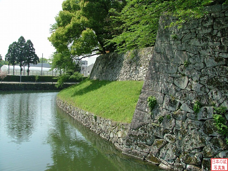 彦根城 表門跡 表門前の木橋脇の石垣と内堀