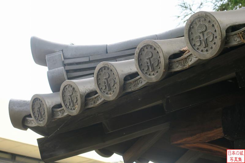 膳所城 移築城門（新宮神社社門） 瓦。膳所藩主・本多家の家紋が見える