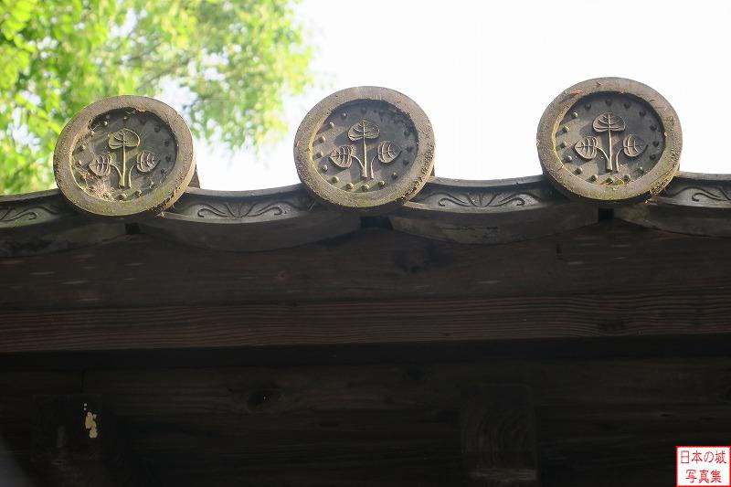 膳所城 移築城門（鞭崎神社表門） 昭和52年の屋根瓦吹き替え工事の際に、南大手門であったことが判明した。
