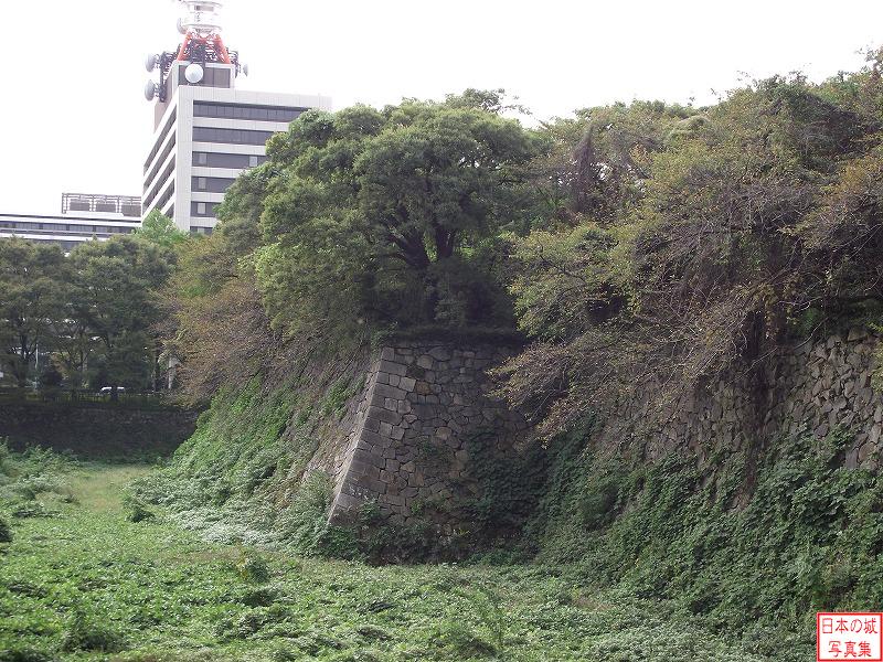 名古屋城 二之丸東門跡 外堀のようす(二之丸東門付近から南側を見る)