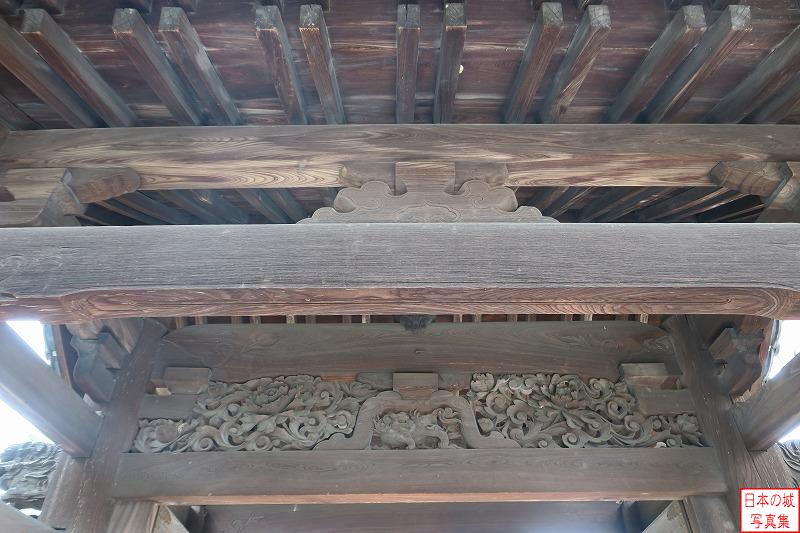 名古屋城 移築城門(正福寺山門) 門の上部には細かな細工が施されている