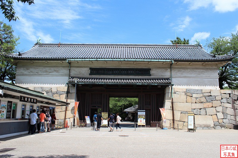 名古屋城 正門 正門を外側から