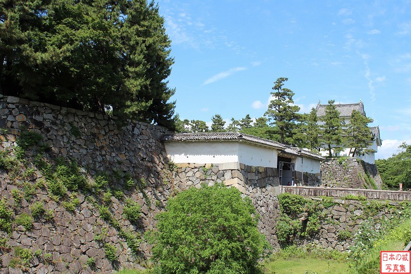 名古屋城 本丸表門 表二之門を外の西側から見る。右に見えるのは東南隅櫓。
