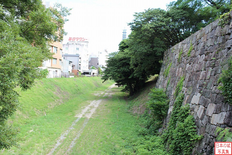 名古屋城 東門跡 東門から南側空堀を見る