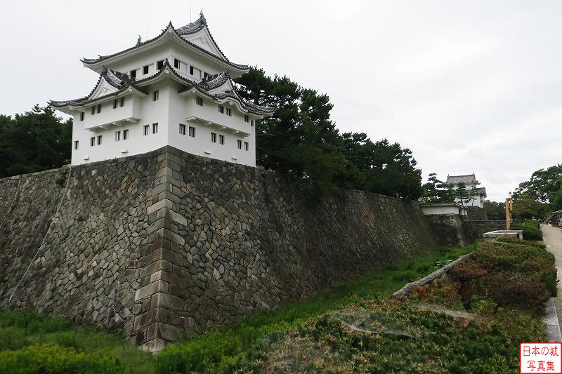 名古屋城 西南隅櫓 西南隅櫓。向こうには本丸表門と東南隅櫓が見える