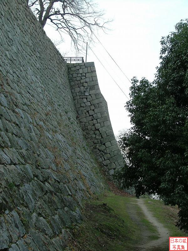 丸亀城 みかえり坂 みかえり坂から見る三の丸石垣