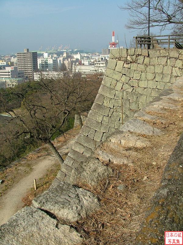 丸亀城 三の丸西側 三の丸石垣を見下ろす