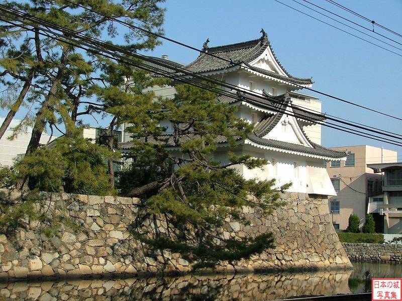 高松城 艮櫓 艮櫓。かつてはここには太鼓櫓が建っていたが、後に東之丸北東隅櫓であった艮櫓が移築された。記録によると延宝5年(1677)の建築とのこと。