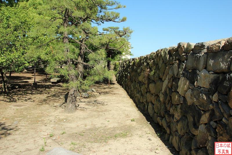 高松城 本丸 地久櫓跡付近から見る本丸のようす