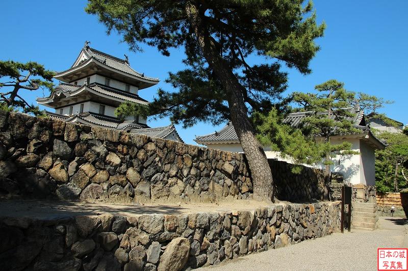 高松城 月見櫓 城内側から渡櫓と月見櫓を見る